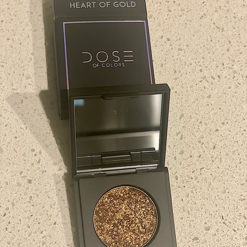 Dos of Gold Eyeshadow
